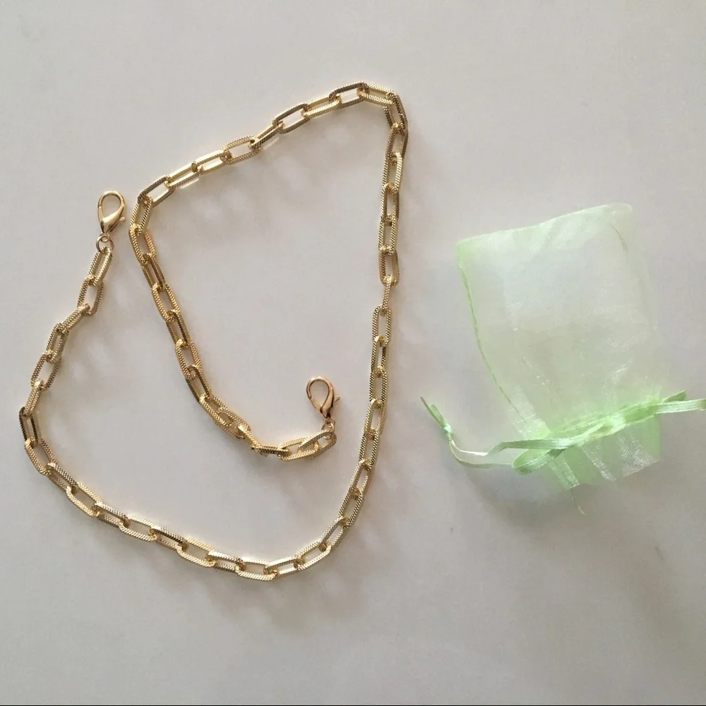 Gold toned mask chain with clasps